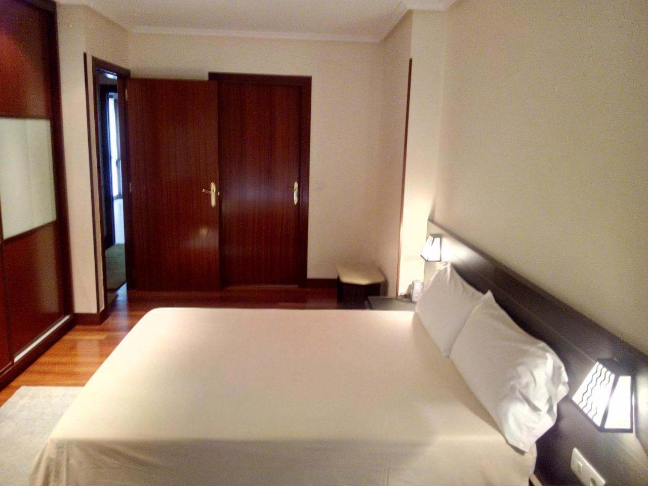 Apartamento Ana Con Garaje เอบาร์ ภายนอก รูปภาพ